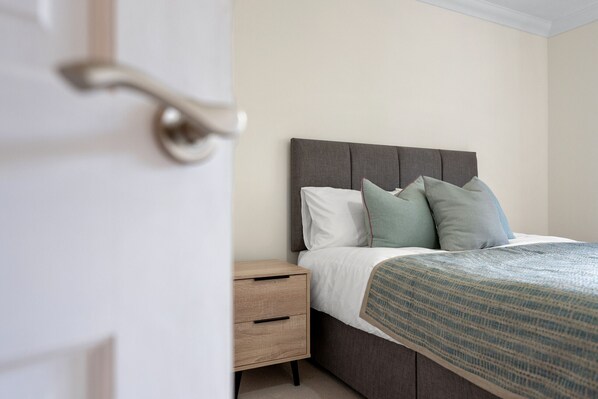 4 bedrooms, iron/ironing board, free WiFi, bed sheets