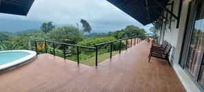 Terrace/patio - Ella Nine Peaks - One Room  in "The Club House" in Ella with AC and Pool (Ella)