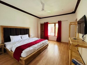 Double Room | Desk, free WiFi, bed sheets - Hotel The Milky Way  (Leh)