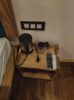 Desk, free WiFi, bed sheets - Hotel The Milky Way  (Leh)