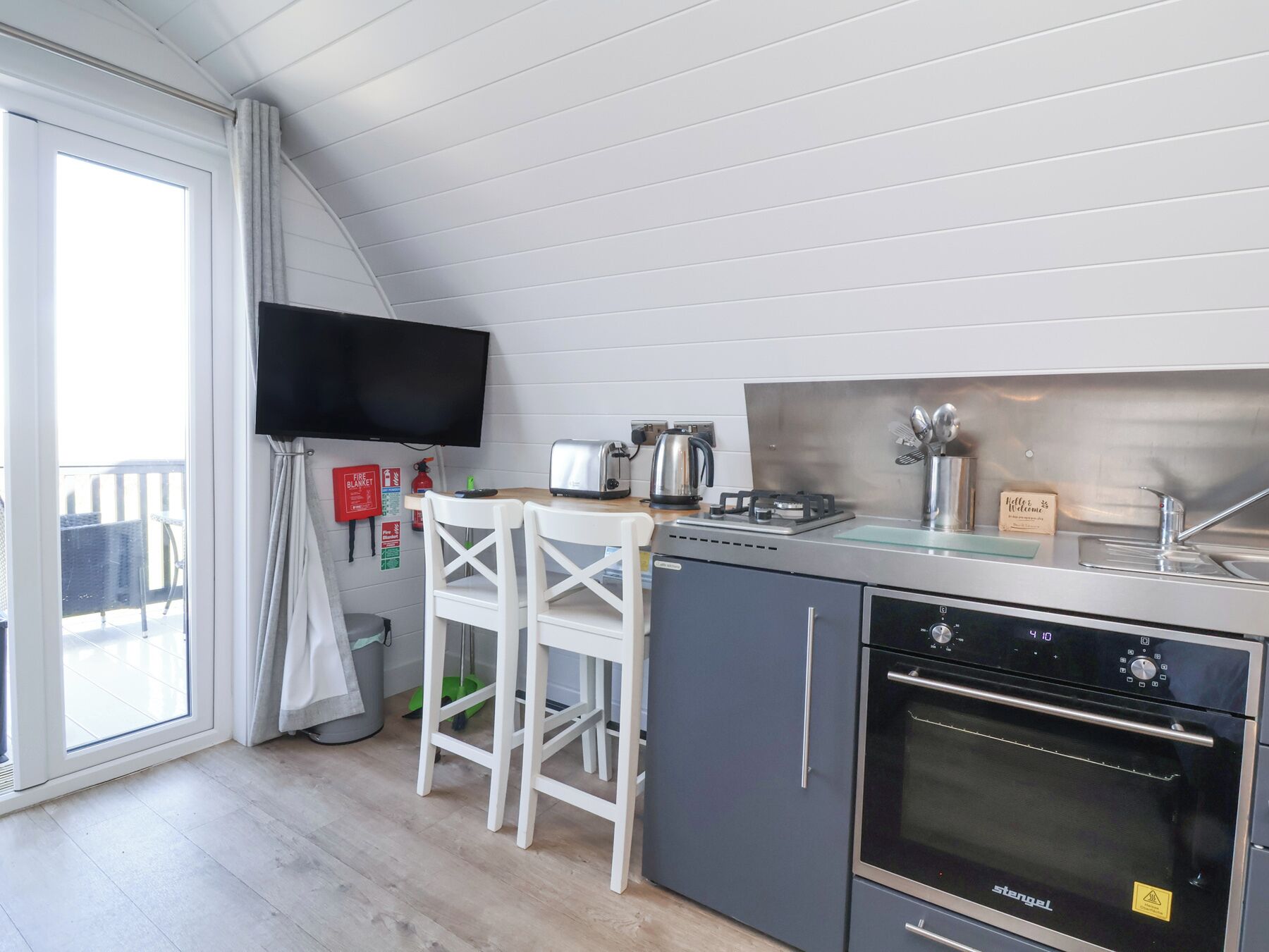 Kühlschrank, Kochgeschirr/Geschirr/Besteck