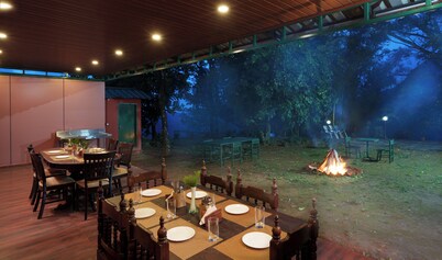 Spacious 7-bedroom bungalow in lovely Munnar with WiFi