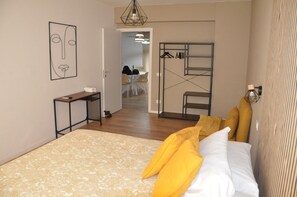 2 slaapkamers, een strijkplank/strijkijzer, wifi, beddengoed