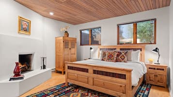 2 bedrooms, travel crib, WiFi, bed sheets