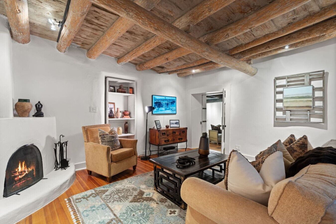 Télévision, cheminée