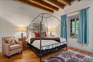 3 Schlafzimmer, Schreibtisch, Bügeleisen/Bügelbrett, WLAN