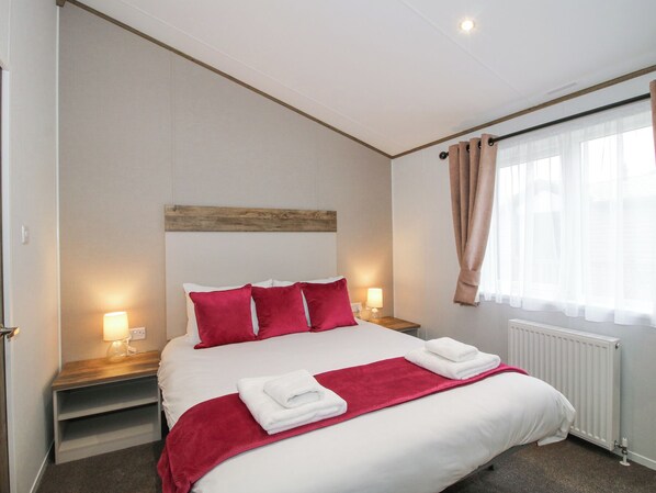 2 bedrooms, individually decorated, individually furnished, free WiFi