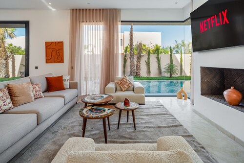 Villa Nadia - Heated Pool - Breakfast - Airport Pickup - Ping Pong - Trampoline