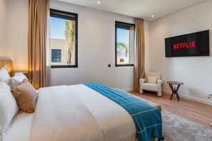 4 bedrooms, iron/ironing board, WiFi, bed sheets