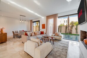 Télévision, cheminée