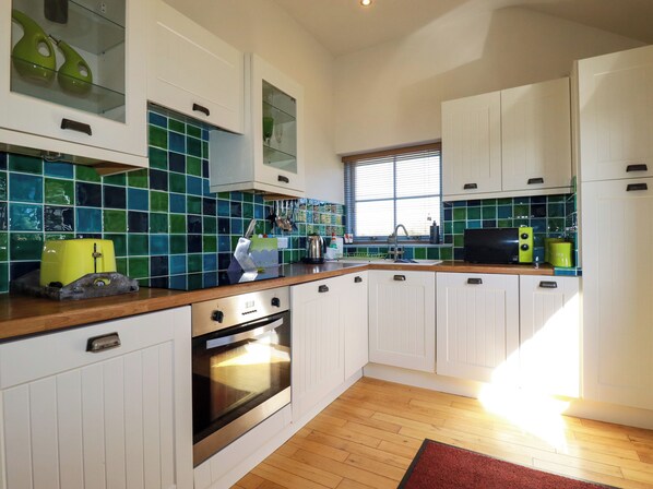 Dishwasher, cookware/dishes/utensils