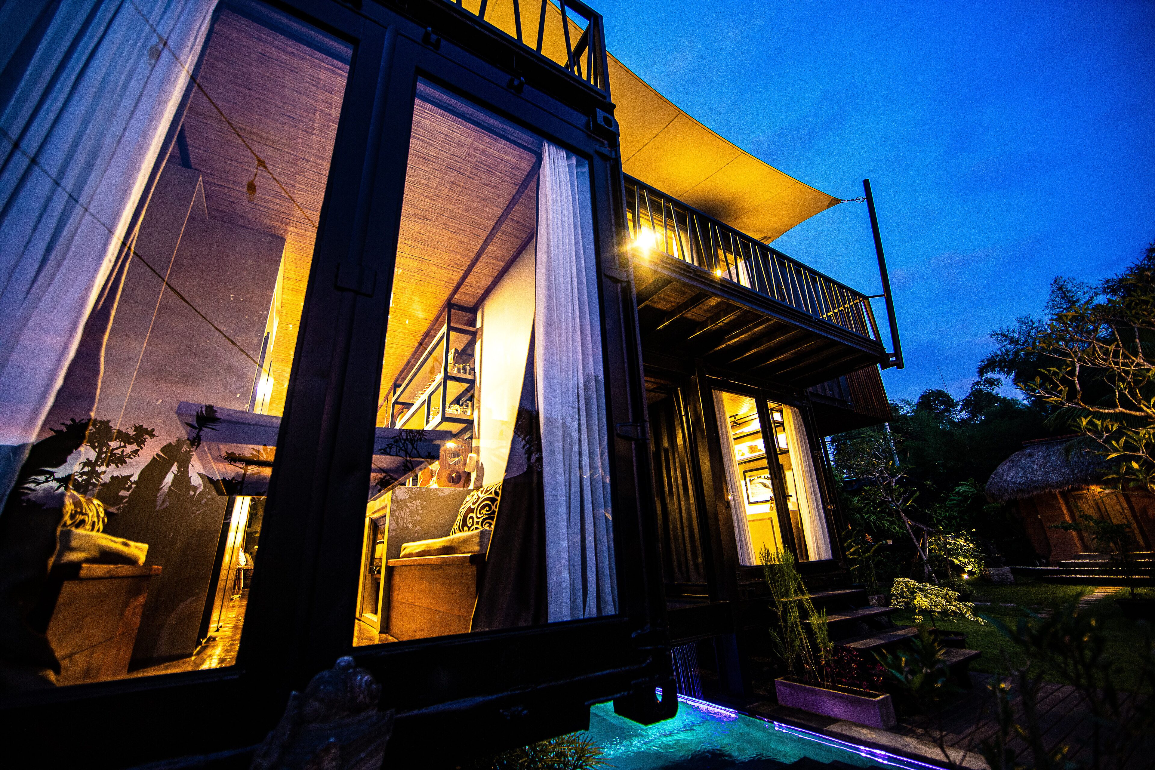 تفاصيل الفندق من الخارج