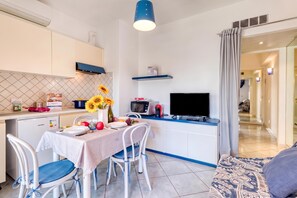 Family Apartment, 1 Bedroom, Microwave (Imperiale Residence Bilocale with) | Dining - Imperiale Residence Bilocale With Terrace and A/C (Sanremo)