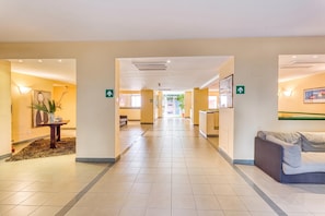 Lobby - Imperiale Residence Bilocale With Terrace and A/C (Sanremo)
