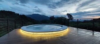 Ella Nine Peaks - One Room in " The Club House " with Ac Tv and pool