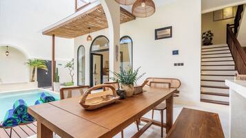 Eenvoudige villa | Dineerruimte