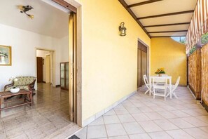 تناول الطعام بالخارج