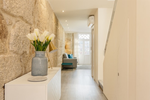 Charming Porto Retreat With River Views