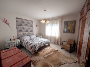 4 chambres, fer et planche à repasser, lit parapluie, Wi-Fi gratuit