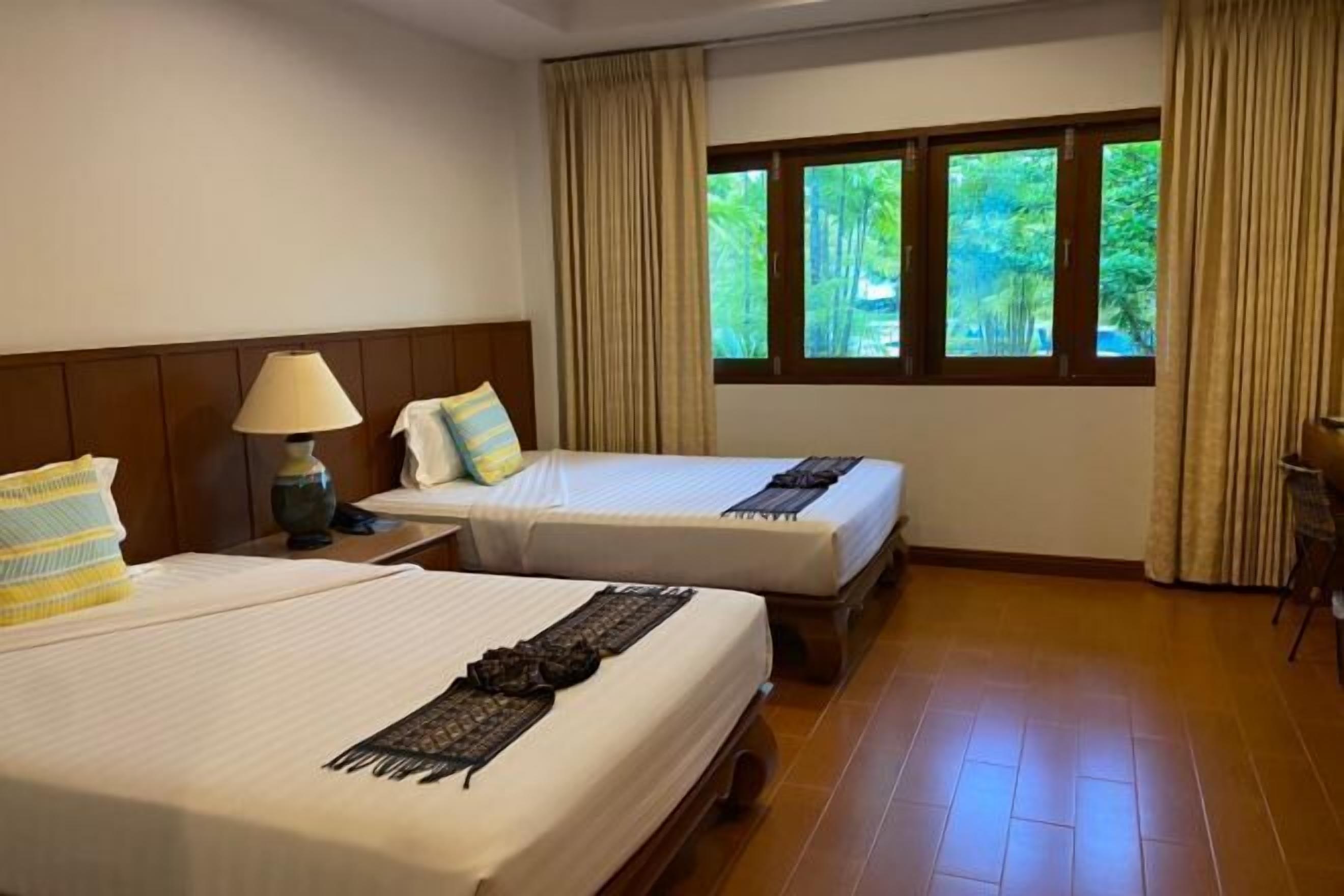 Rollaway beds, free WiFi, bed sheets