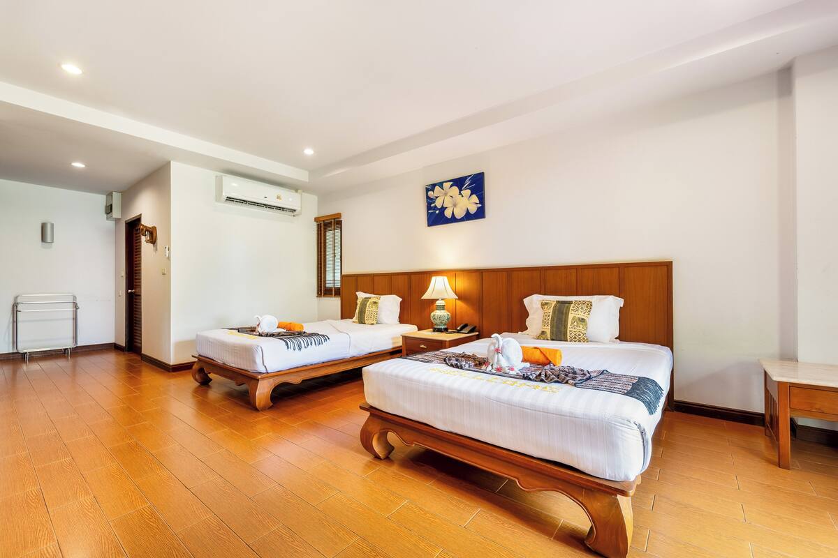 Deluxe Villa | Rollaway beds, free WiFi, bed sheets