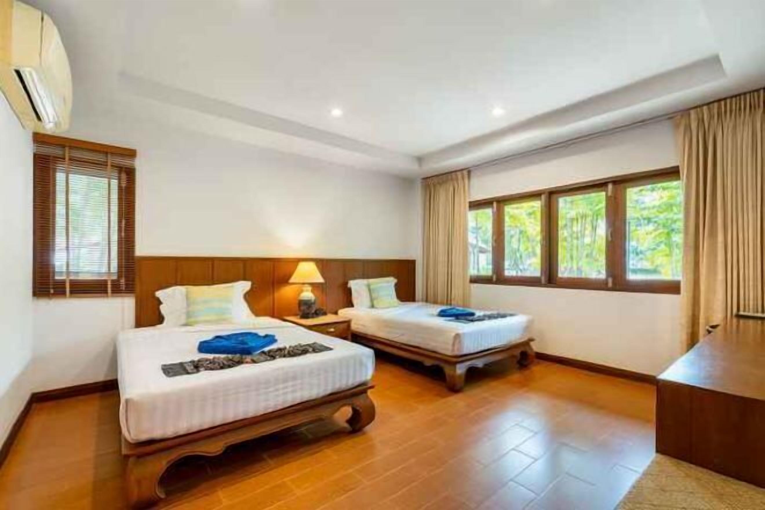 Camas supletorias, wifi gratis, ropa de cama