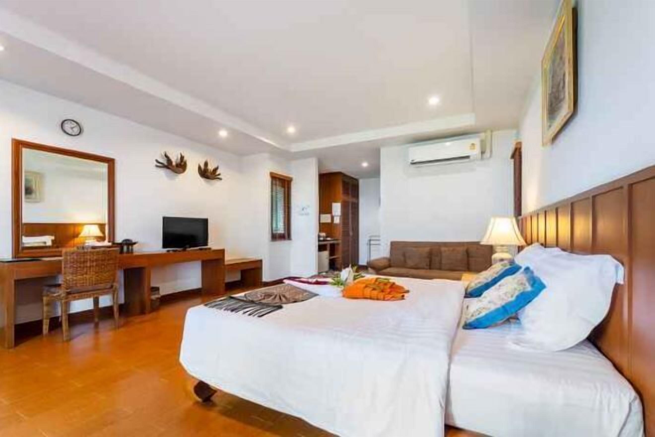 Rollaway beds, free WiFi, bed sheets