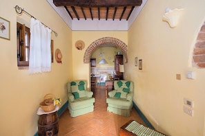 Comfort Apartment, 1 Bedroom, Pets Allowed, Garden View | Living area