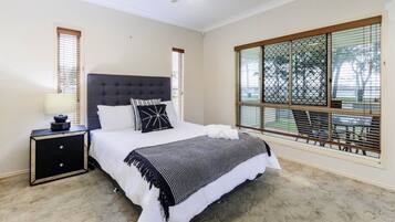 4 bedrooms, iron/ironing board, free WiFi, bed sheets