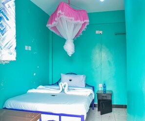 6 bedrooms, iron/ironing board, WiFi