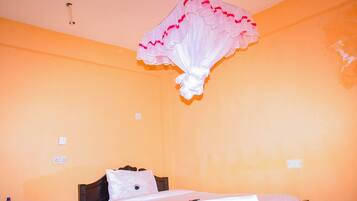 6 makuuhuonetta, silitysrauta/-lauta, Wi-Fi