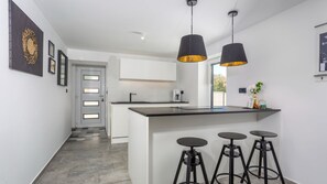 Fridge, oven, dishwasher, coffee/tea maker