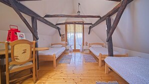 3 bedrooms, iron/ironing board, free WiFi, bed sheets