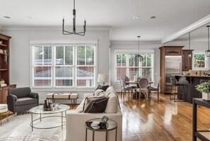 Smart-TV, peis og kontorer