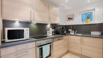 Refrigerador, microondas, horno, placa de cocina