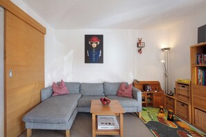 TV, ping pong, stereo - Apartment 'Bergahorn Typ B' with Mountain View, Private Terrace and Wi-Fi (Todtnau)