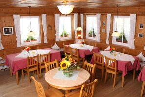 Dining - Apartment 'Ferienwohnung Belchen' with Balcony and Wi-Fi (Todtnau)