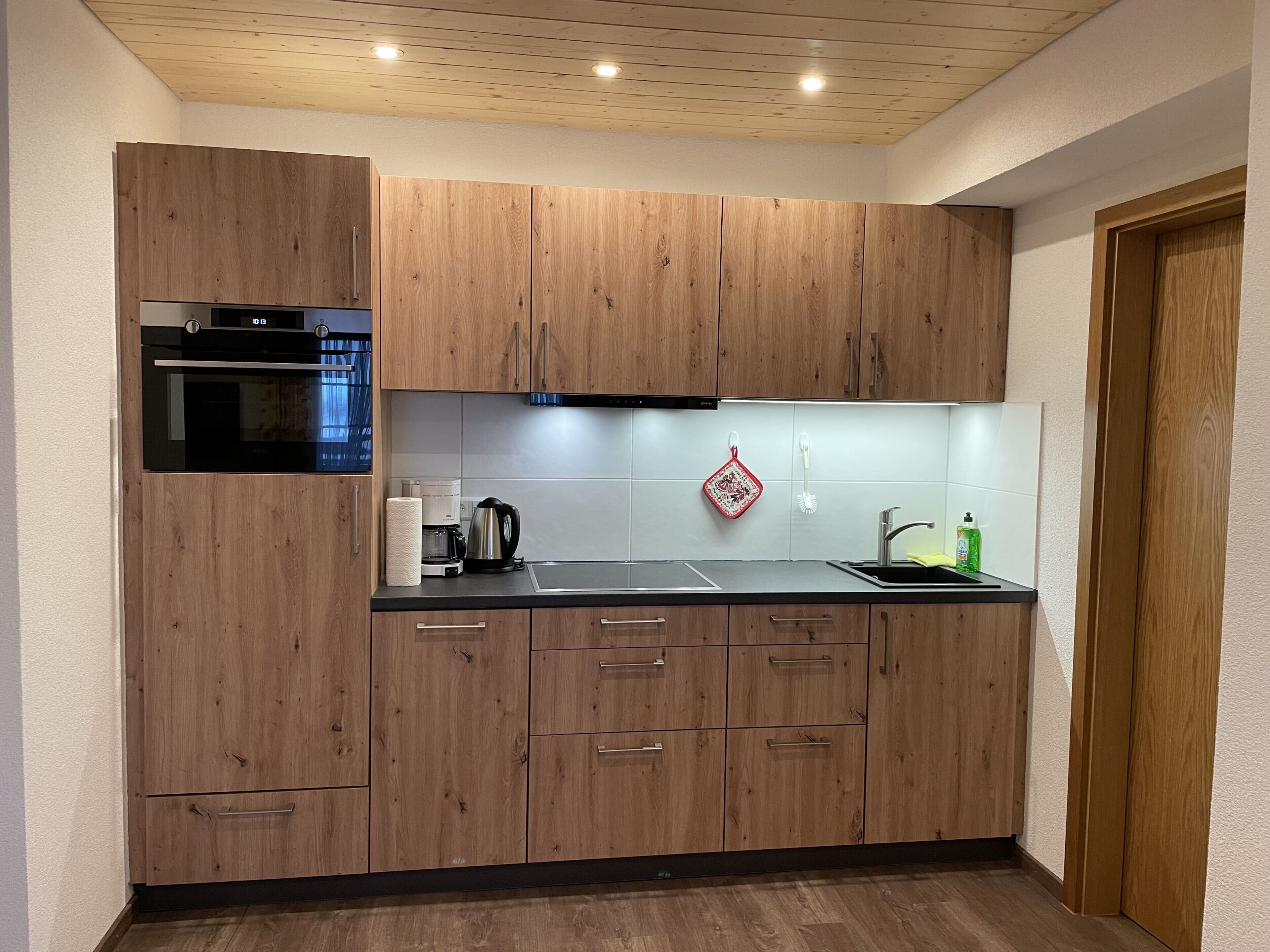 雪櫃、微波爐、焗爐、爐具