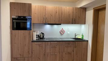 雪櫃、微波爐、焗爐、爐具