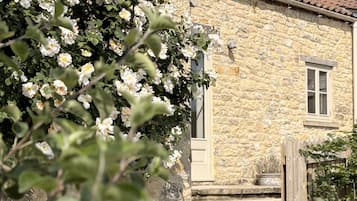 Cottage | Exterior detail