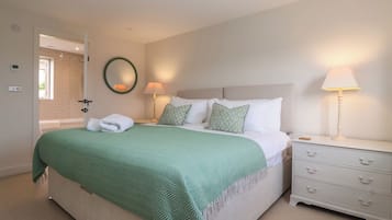 2 bedrooms, individually decorated, individually furnished, free WiFi