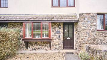 House | 2 bilik tidur