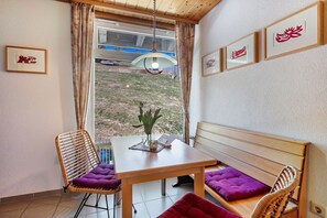 Dining - Apartment '1' with Mountain View, Balcony and Wi-Fi (Todtnau)