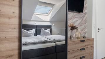 2 bedrooms, iron/ironing board, free WiFi, bed sheets