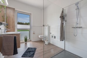 Shower, hair dryer, towels - Holiday Apartment 'Anna 2 Og' with Balcony (Suhle)