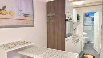 Kühlschrank, Herdplatte, Geschirrspüler