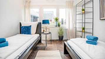 3 slaapkamers, een strijkplank/strijkijzer, gratis wifi, beddengoed