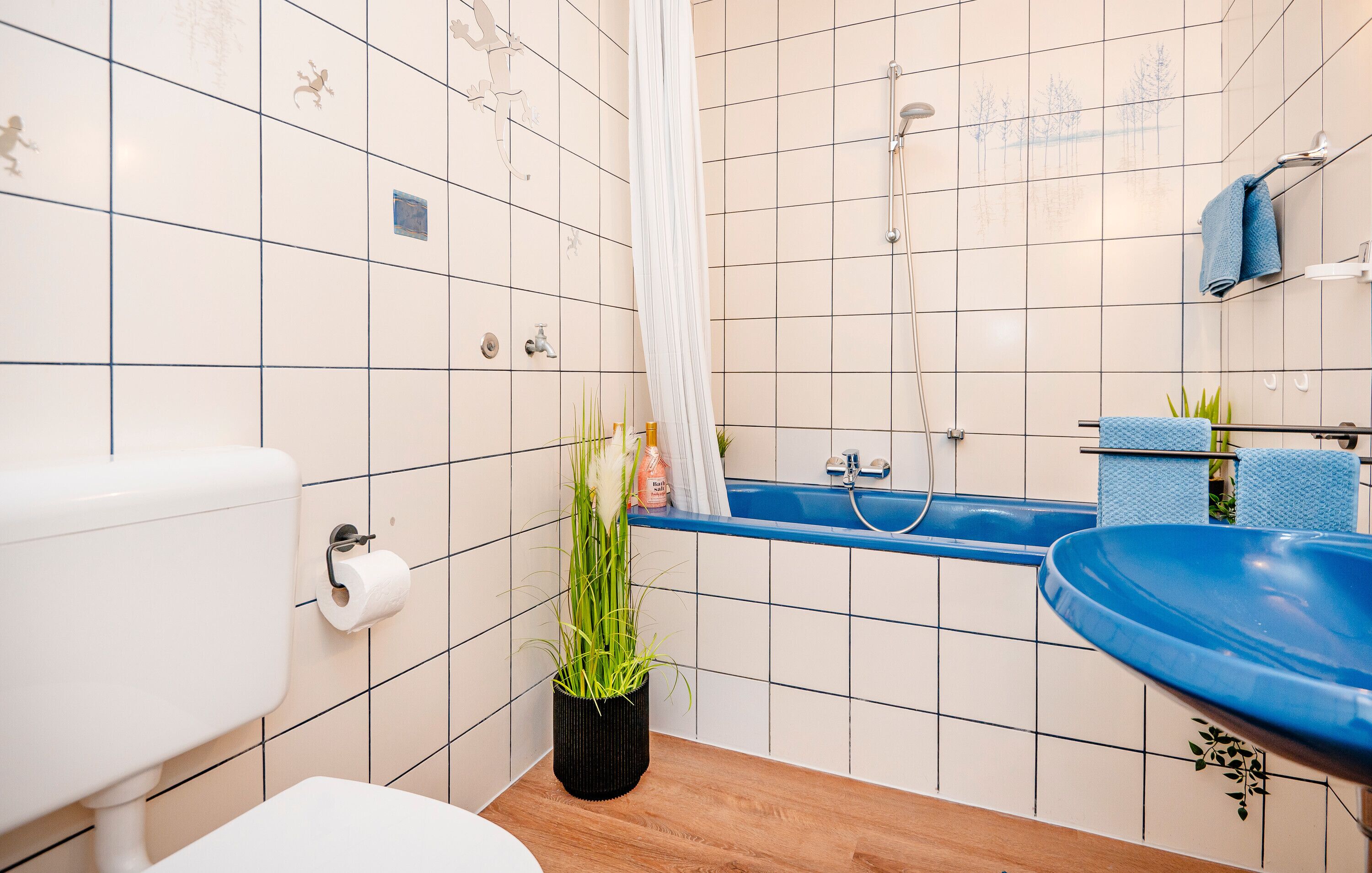 Dusj, hårføner og håndklær