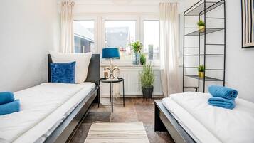 3 bedrooms, iron/ironing board, free WiFi, bed sheets