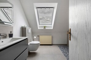 Shower, hair dryer, towels - Apartment 'Gerda' with Mountain View, Balcony and Wi-Fi (Weigendorf)